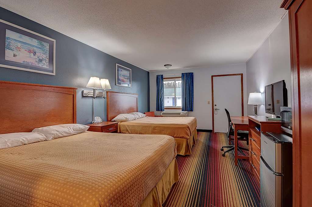 Travelodge by Wyndham Spirit Lake Okoboji - photo 8