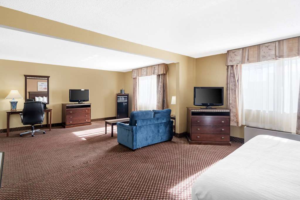Quality Inn & Suites Bloomington University Area - photo 26