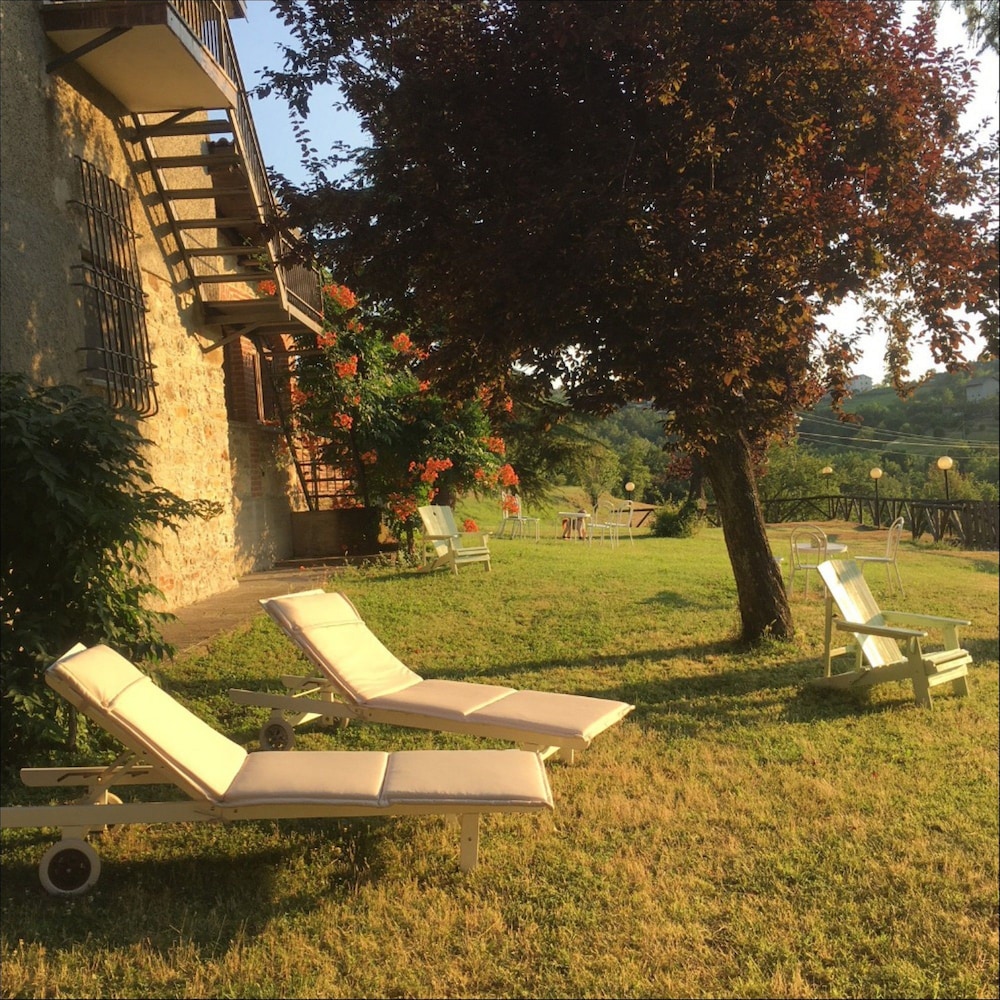 La Gazzeri Residence & Country House — 4-Star Luxury Hotel in Tagliolo Monferrato, Italy