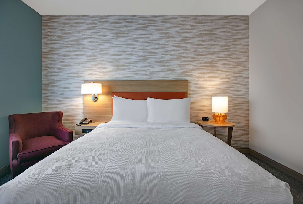Home2 Suites by Hilton Milwaukee Downtown - photo 16