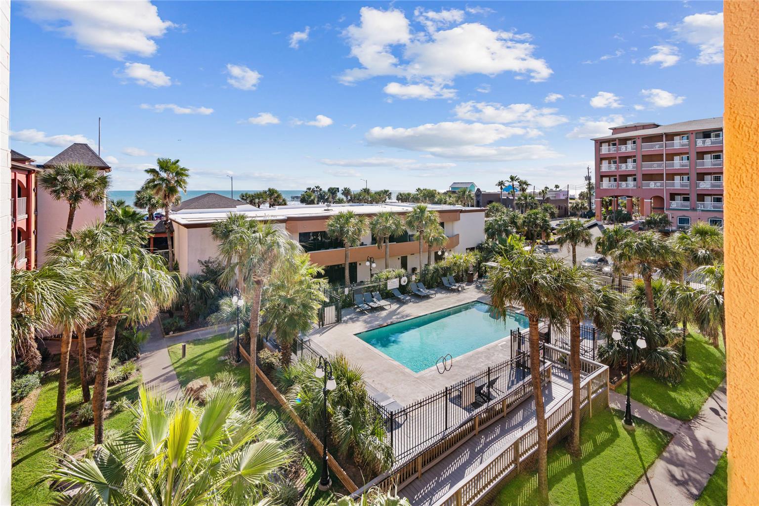 Clarion Pointe Galveston Beachfront - photo 35