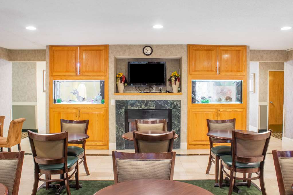 Econo Lodge Raleigh near Walnut Creek Amphitheatre - photo 64