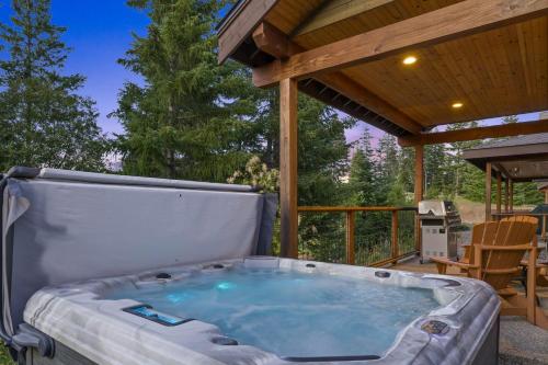 Big Hill Retreat in Suncadia Hot Tub BBQ Stadium Style Loft Fully Equipped Kitchen Hi speed Wi Fi in Cle Elum, United States