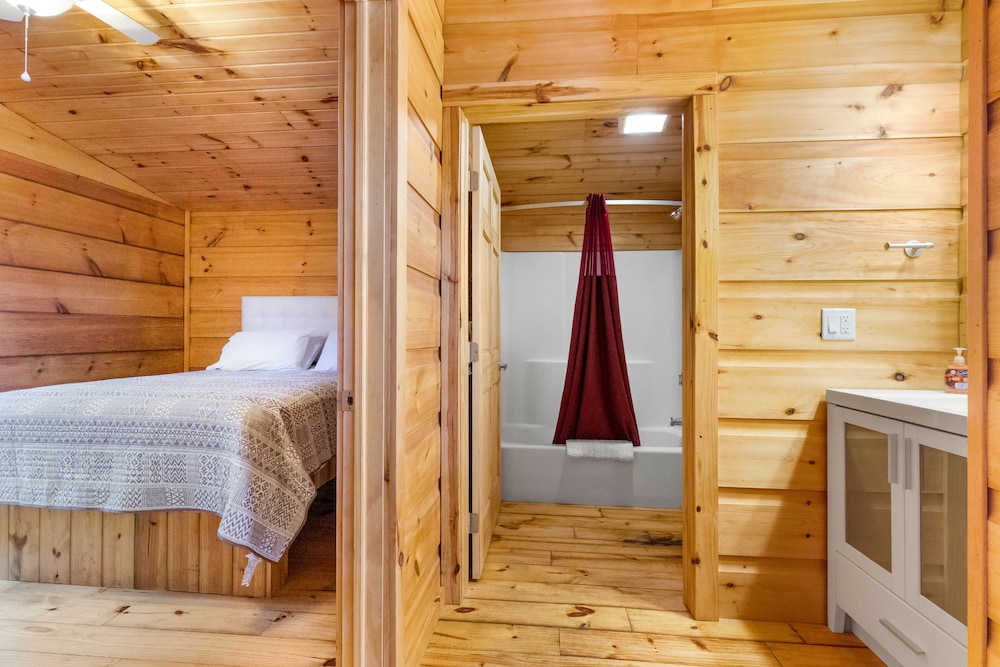 Edinboro Lake Resort Cabins - photo 41
