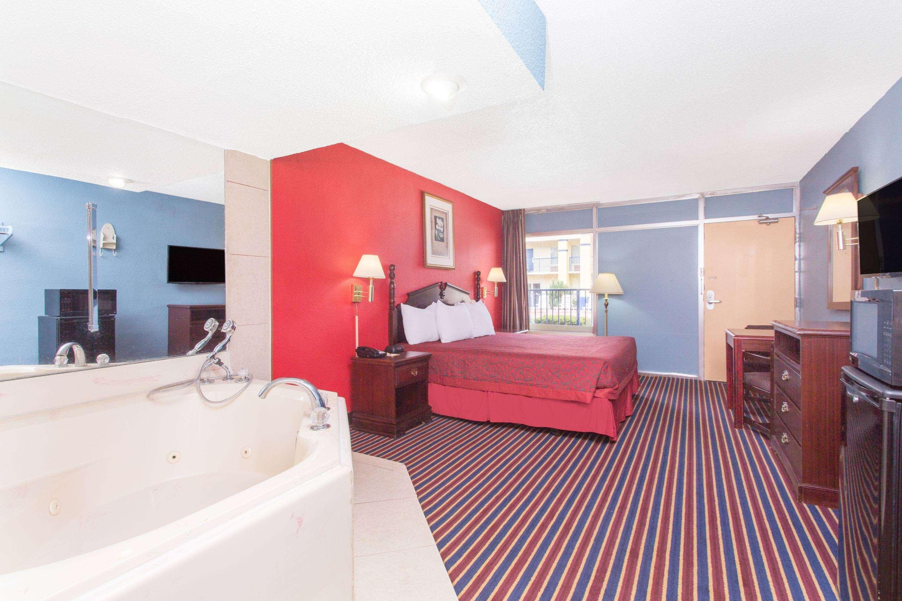 Days Inn by Wyndham Albany - photo 20