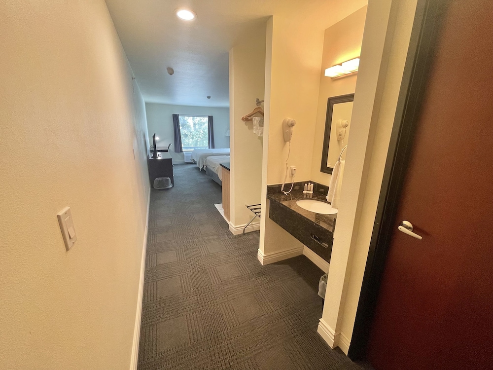 FairBridge Inn & Suites Cuero - photo 8