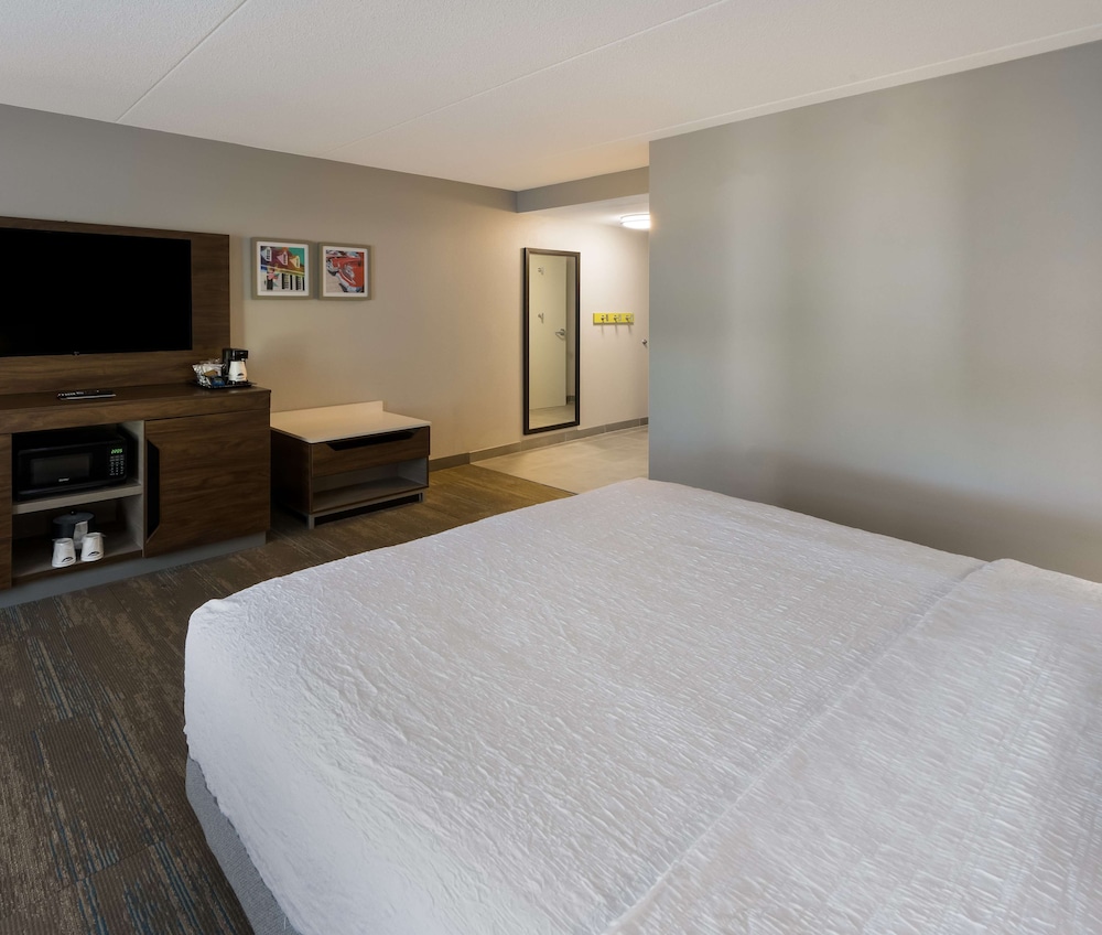 Hampton Inn & Suites Fredericksburg at Celebrate Virginia - photo 9