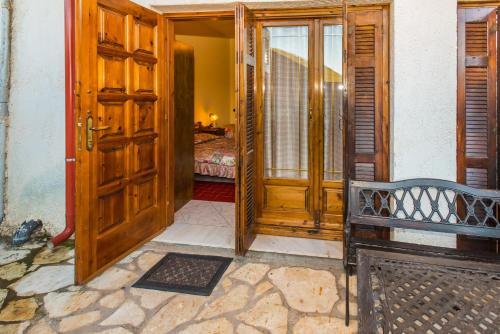 Elatos Rooms in Potamia, Greece