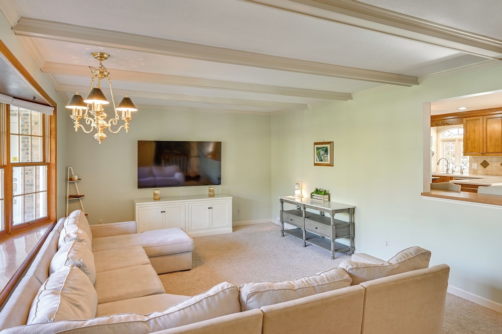 Pet Friendly: Private Pool & Home Theater — Buchanan — photo 3