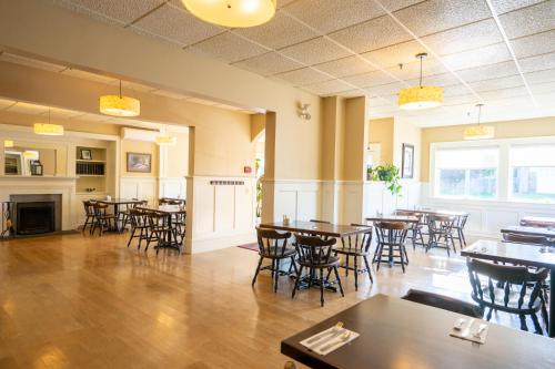 Rhea's Inn & Restaurant - photo 6