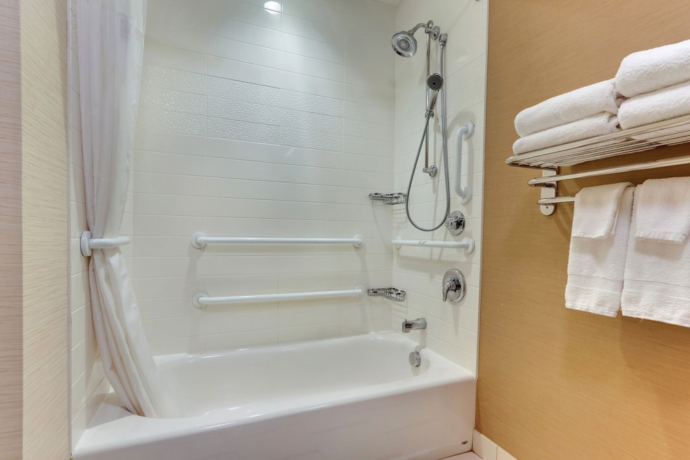 Fairfield Inn & Suites Dunn I 95 - photo 19