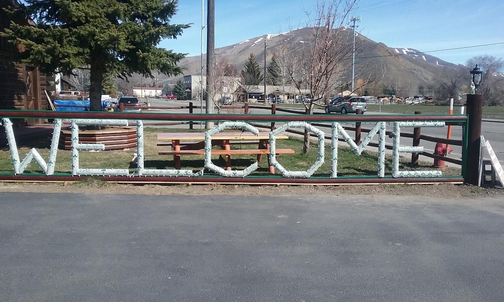 Bellevue High Country Motel - photo 34