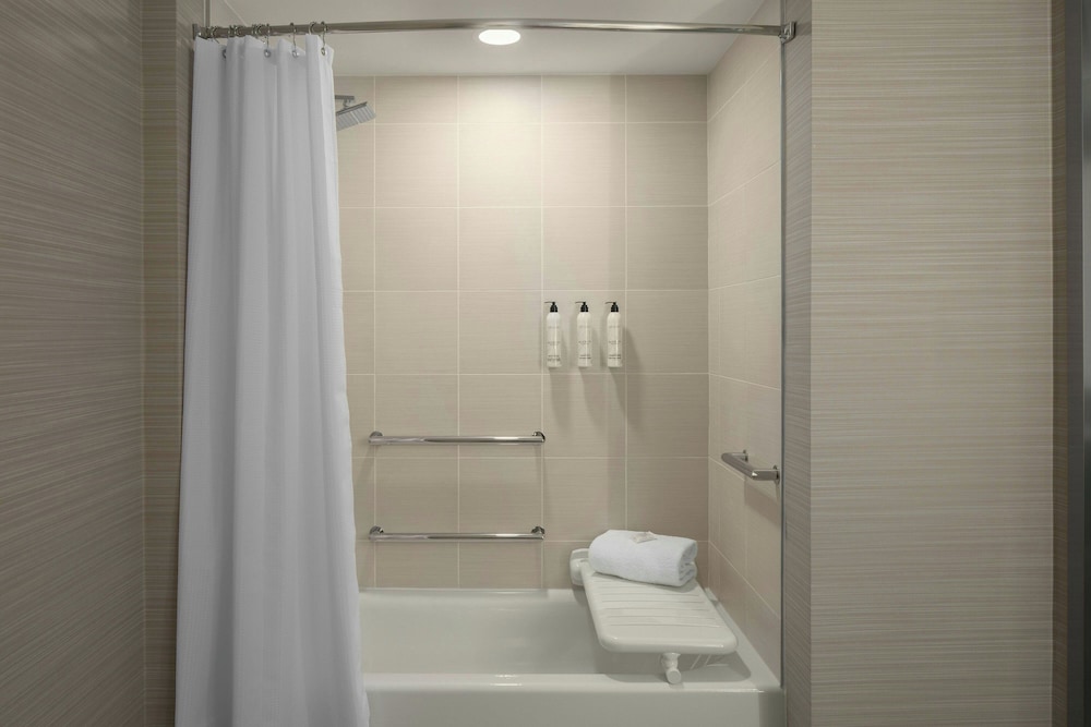 AC Hotel by Marriott Portland Lake Oswego - photo 35