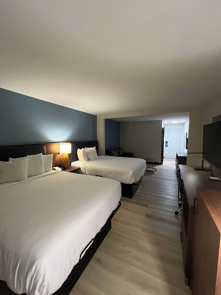 Wingate by Wyndham Dublin Near Claytor Lake State Park - photo 7