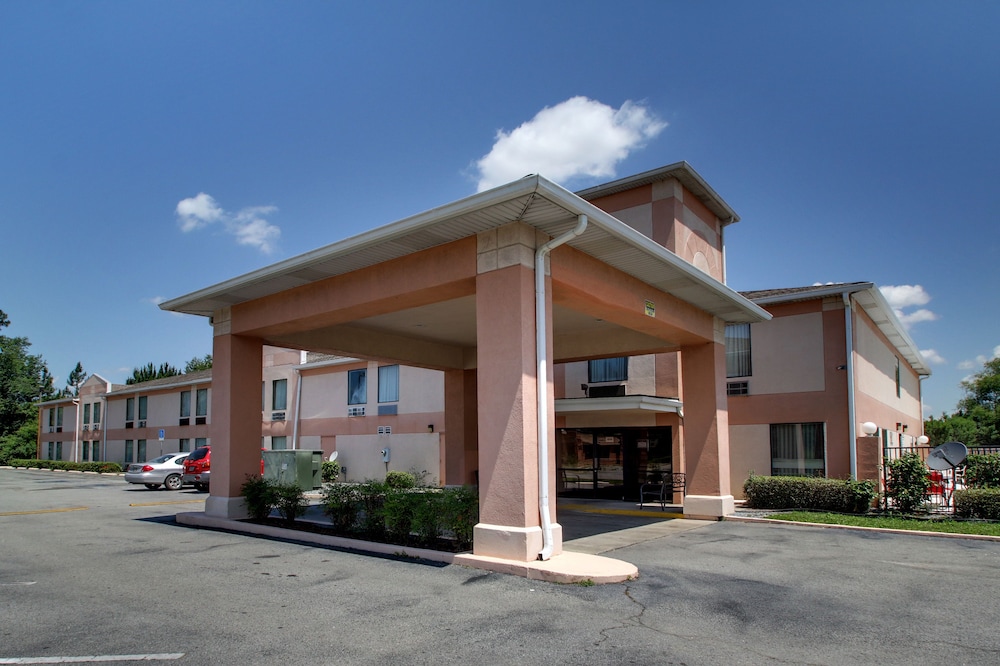 Key West Inn Baxley - featured photo