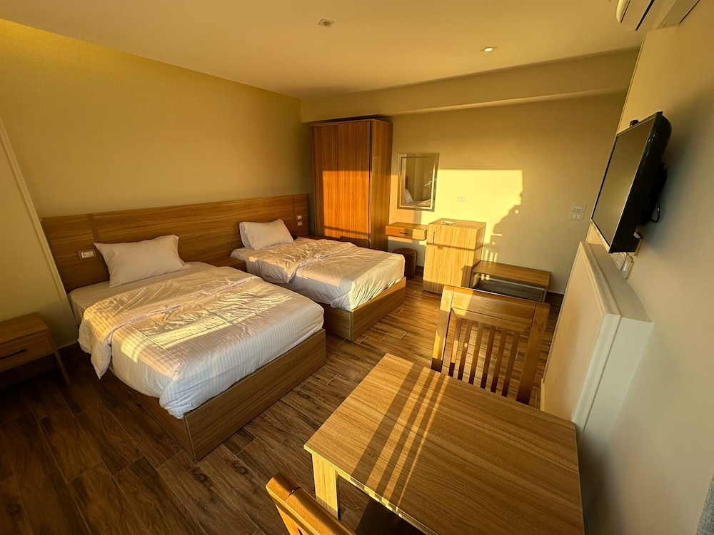 Rosetta Pyramids Inn - carbon neutral hotel in Giza