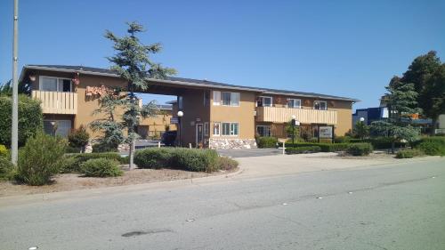 Gateway Thunderbird Motel - photo 9