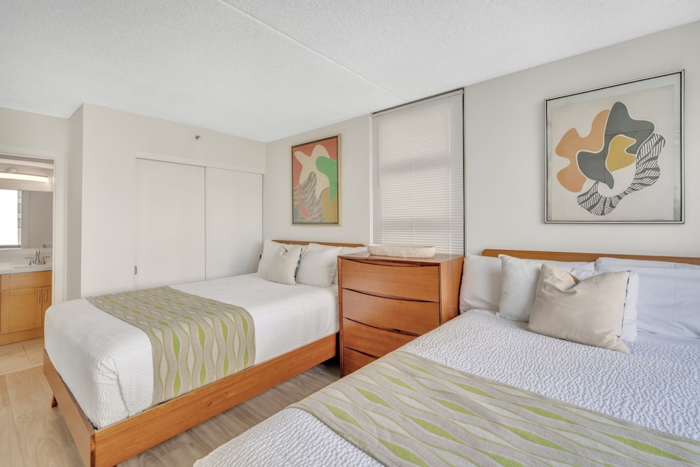 Deluxe Waikiki Condo Pool View FREE Parking & Wi Fi by Koko Resort Vacation Rentals - photo 4