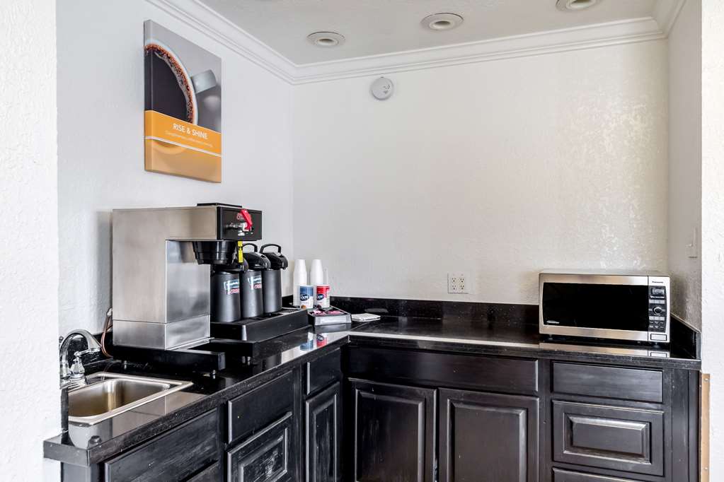 Motel 6 San Antonio Tx Frost Bank Center - photo 25