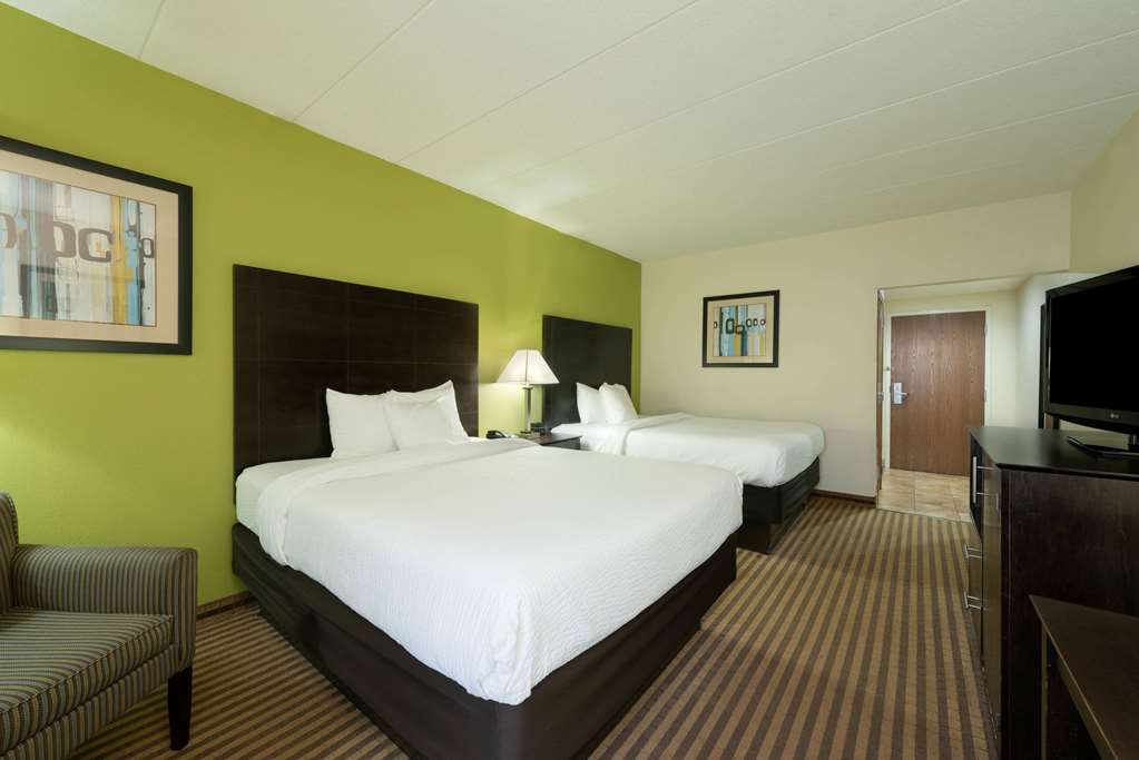 La Quinta Inn & Suites by Wyndham Columbus Grove City - photo 28