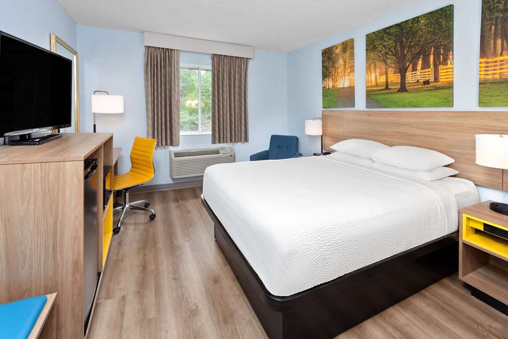 Days Inn & Suites by Wyndham Siler City - photo 15
