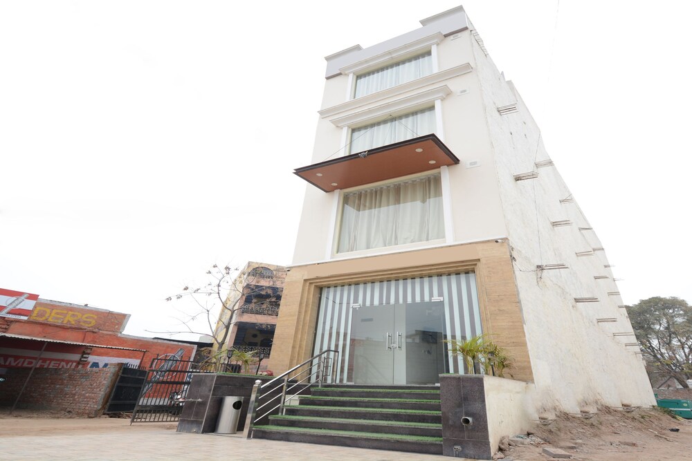 Treebo Jj Crown - last minute hotel in Chandigarh
