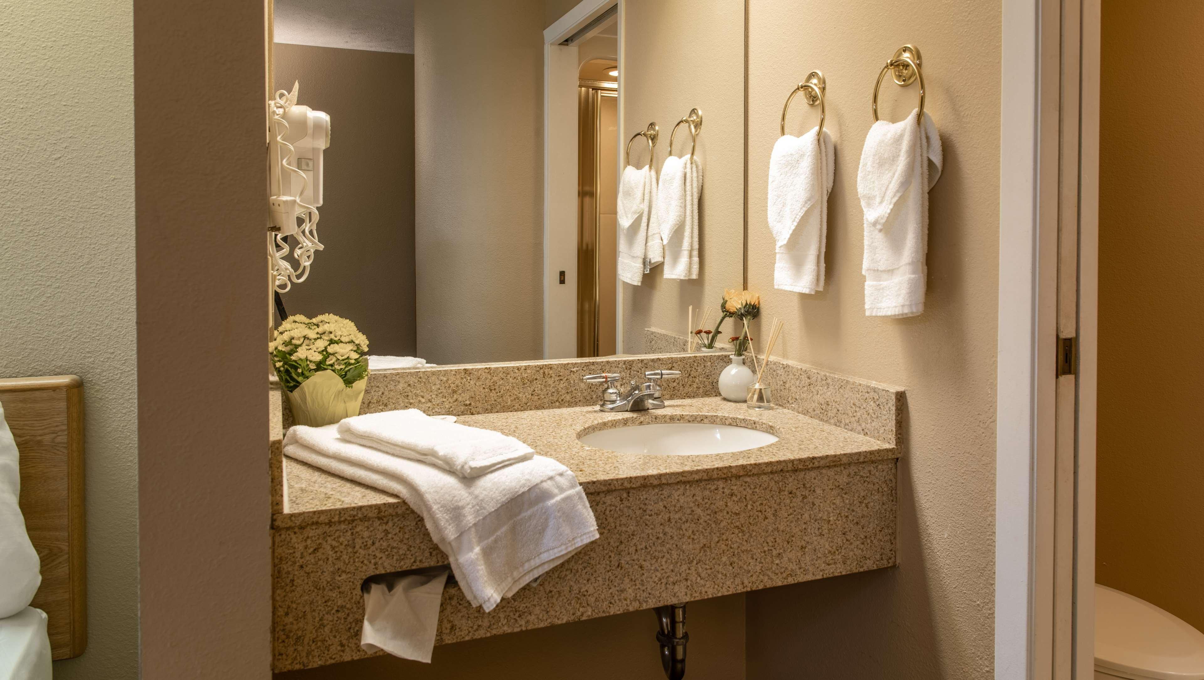 Howard Johnson Lincoln - photo 31