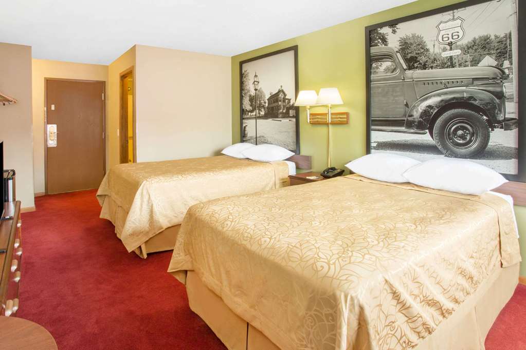 Super 8 by Wyndham Normal Bloomington - photo 14