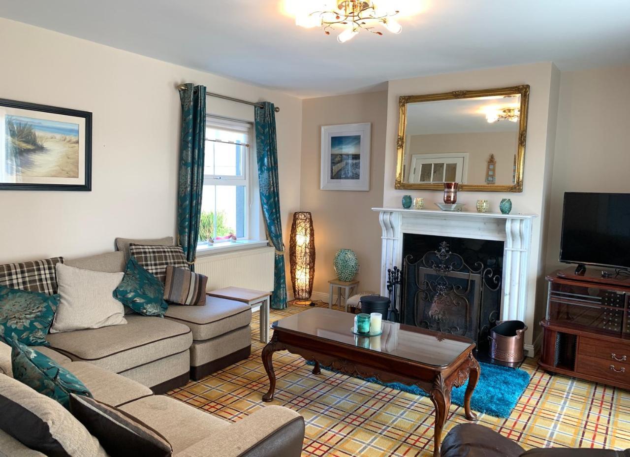 Seascape on the Edge of Town: 4 Beds All Ensuite.