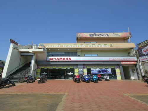 Oyo 12407 Hotel Shri Radha Isbt in Jabalpur, India