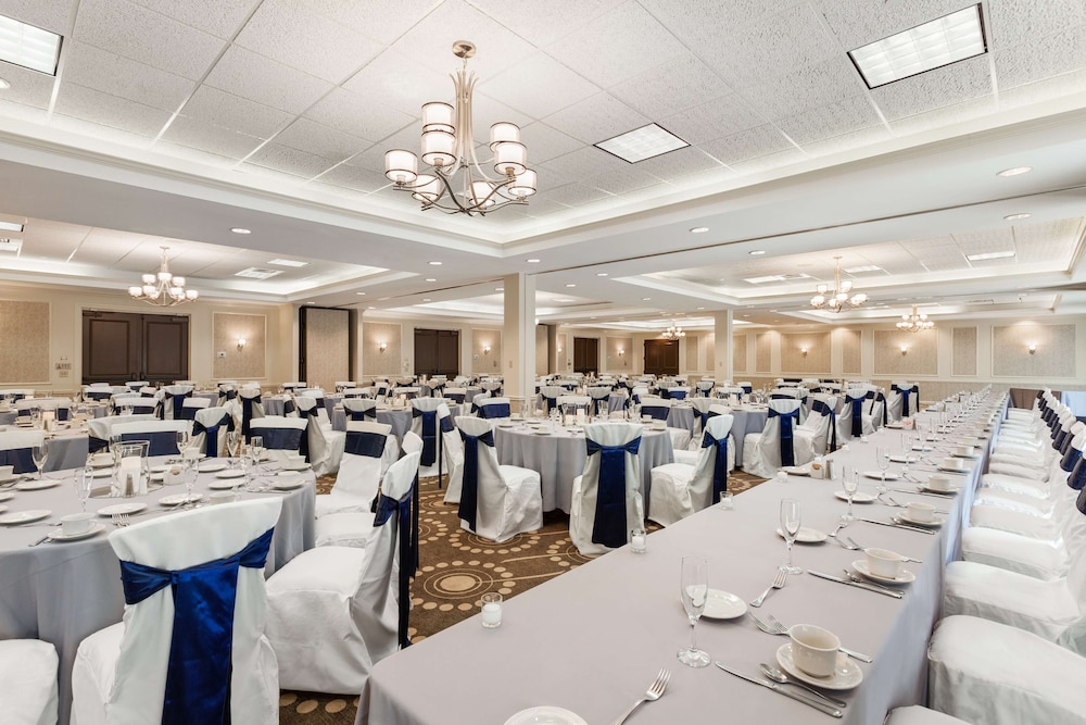 Hampton Inn Colchester - photo 36