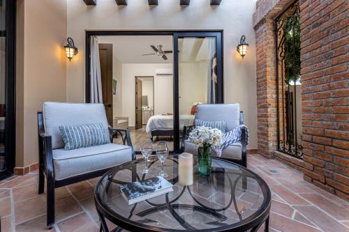 Deluxe Ground Floor 3 BR Sleeps 8 with Resort Amenities in Cabo San Lucas, Mexico