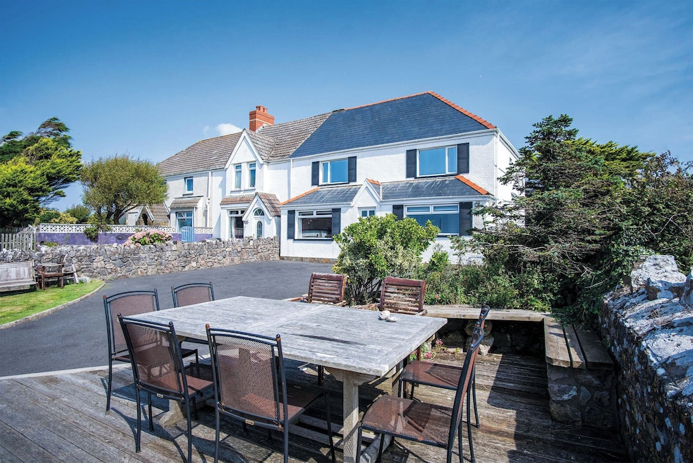 Channel View 3 Bedroom Rhossili Bay — 4-Star Luxury Hotel in Swansea, United Kingdom