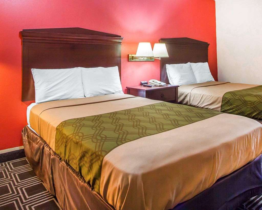 Econo Lodge Lanett - photo 7