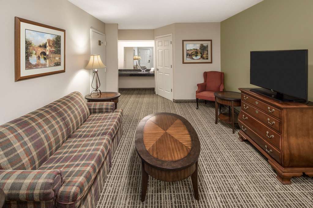 Baymont by Wyndham Cleveland - photo 14