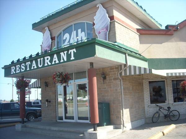 Complexe Hotelier Le 55 - carbon neutral hotel in Becancour