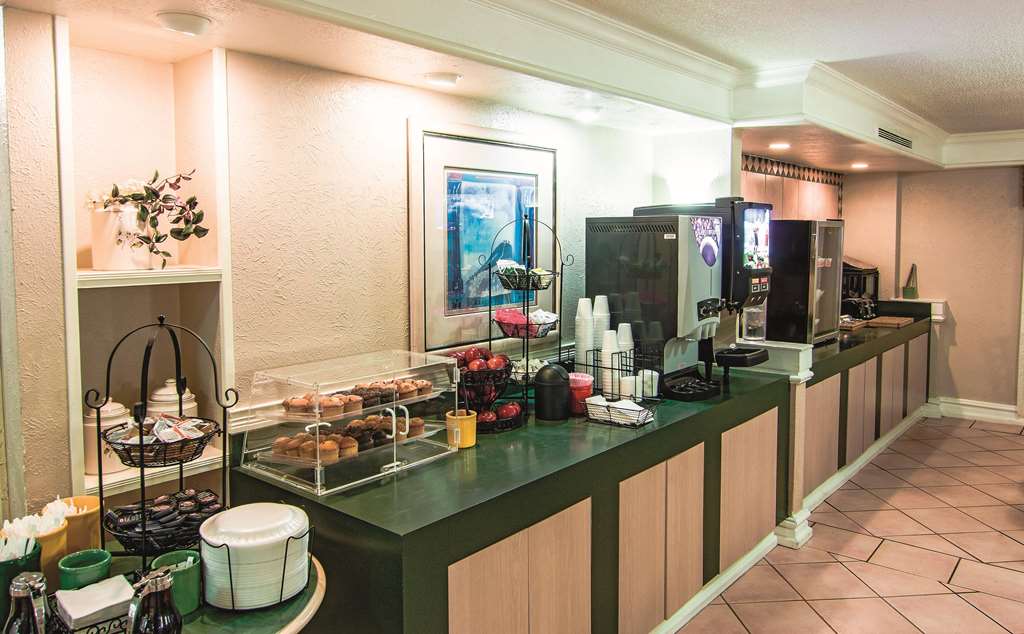 Baymont by Wyndham Indianapolis Airport Lynhurst - photo 32