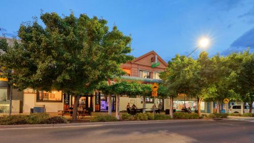 Broadway Hotel - carbon neutral hotel in Parkes