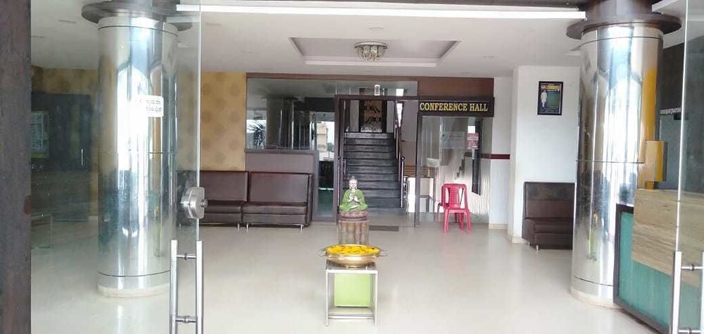 Iroomz Shivaratna Palace — Gadag