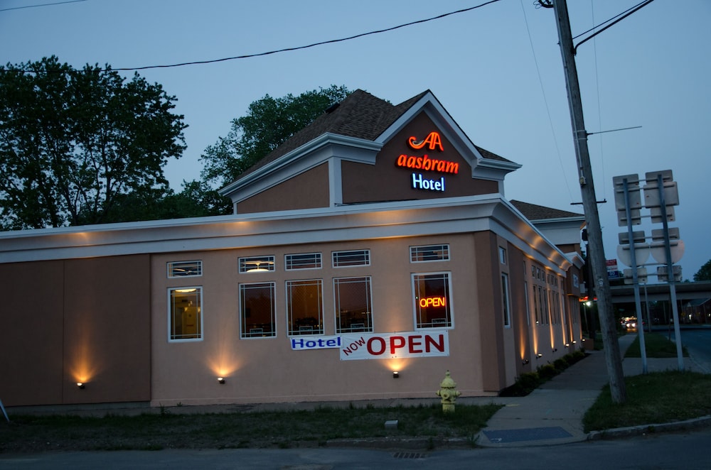 AAshram Hotel by Niagara River - photo 32