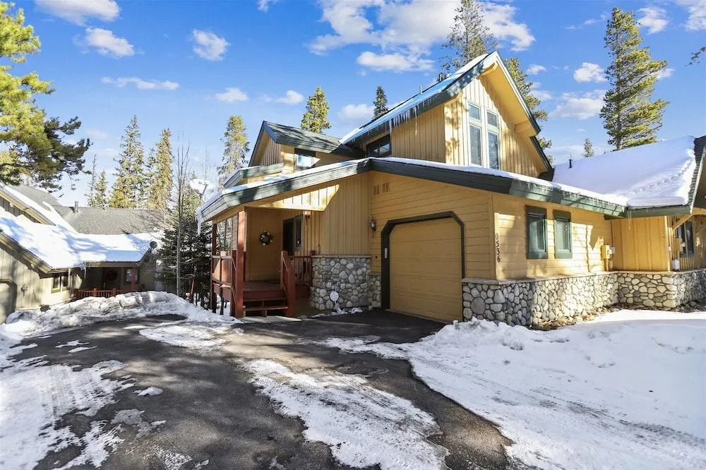 Highwood Hideaway by RedAwning — 4-Star Luxury Hotel in Breckenridge, United States