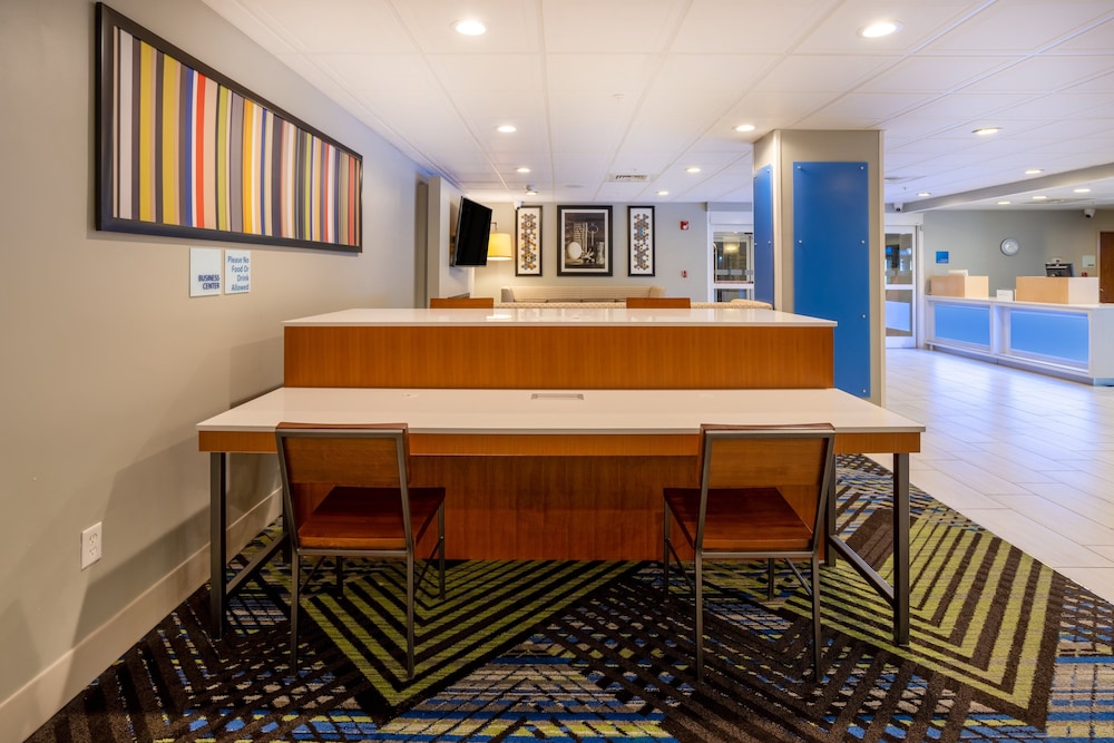 Holiday Inn Express Hotel & Suites Salisbury Delmar by IHG - photo 41