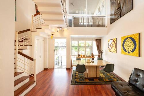 420 House up to 10 guests in central Bangkok. — 4-Star Luxury Hotel in Bangkok, Thailand