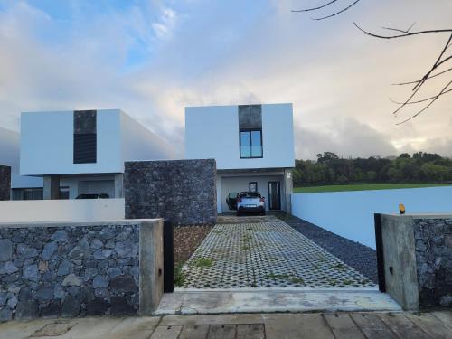 Casa das Azorinas — 4-Star Luxury Hotel in Fenais Da Luz, Portugal