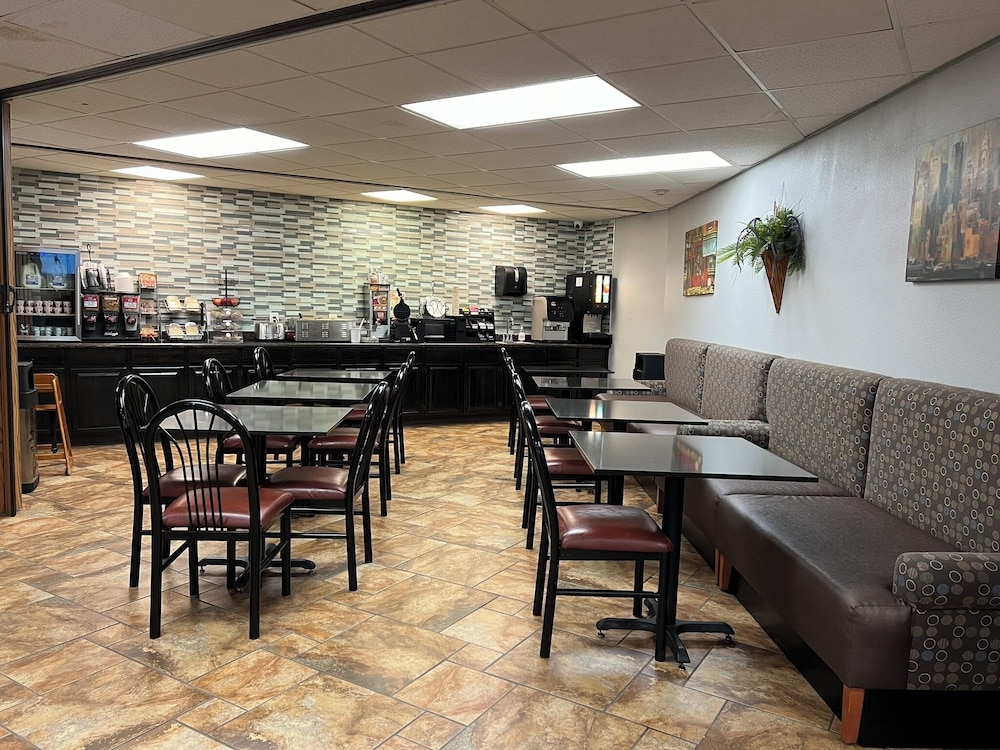 Greenstay Hotel and Suites St James - photo 17