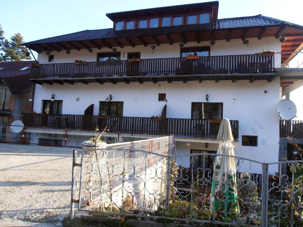 Pensiune turistica Milcov VLADET in Predeal, Romania