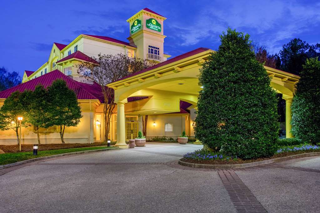 La Quinta Inn & Suites by Wyndham Raleigh Durham Southpoint - photo 46