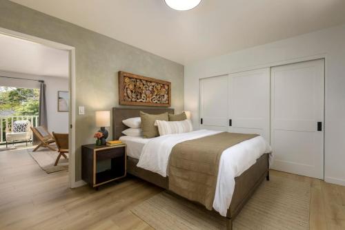 Private Balcony and Coastal Escape — 4-Star Luxury Hotel in Summerland, United States