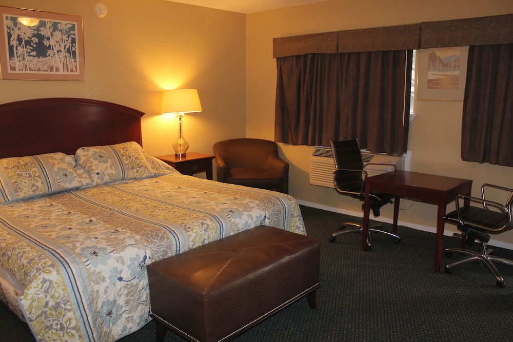 Ranch House Inn and Suites - photo 22