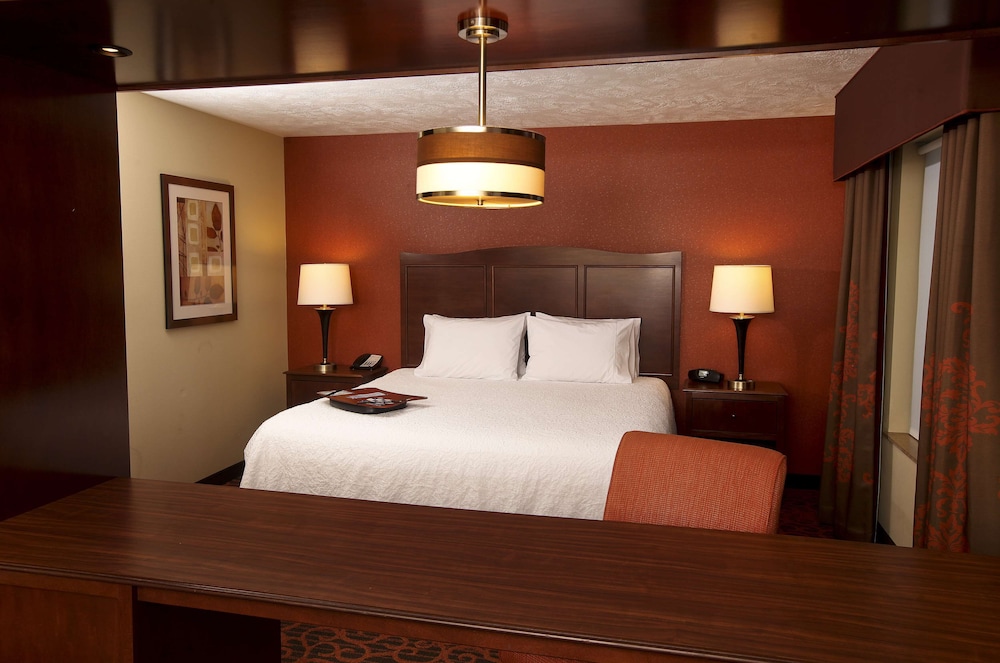 Hampton Inn & Suites by Hilton Fargo Medical Center - photo 12